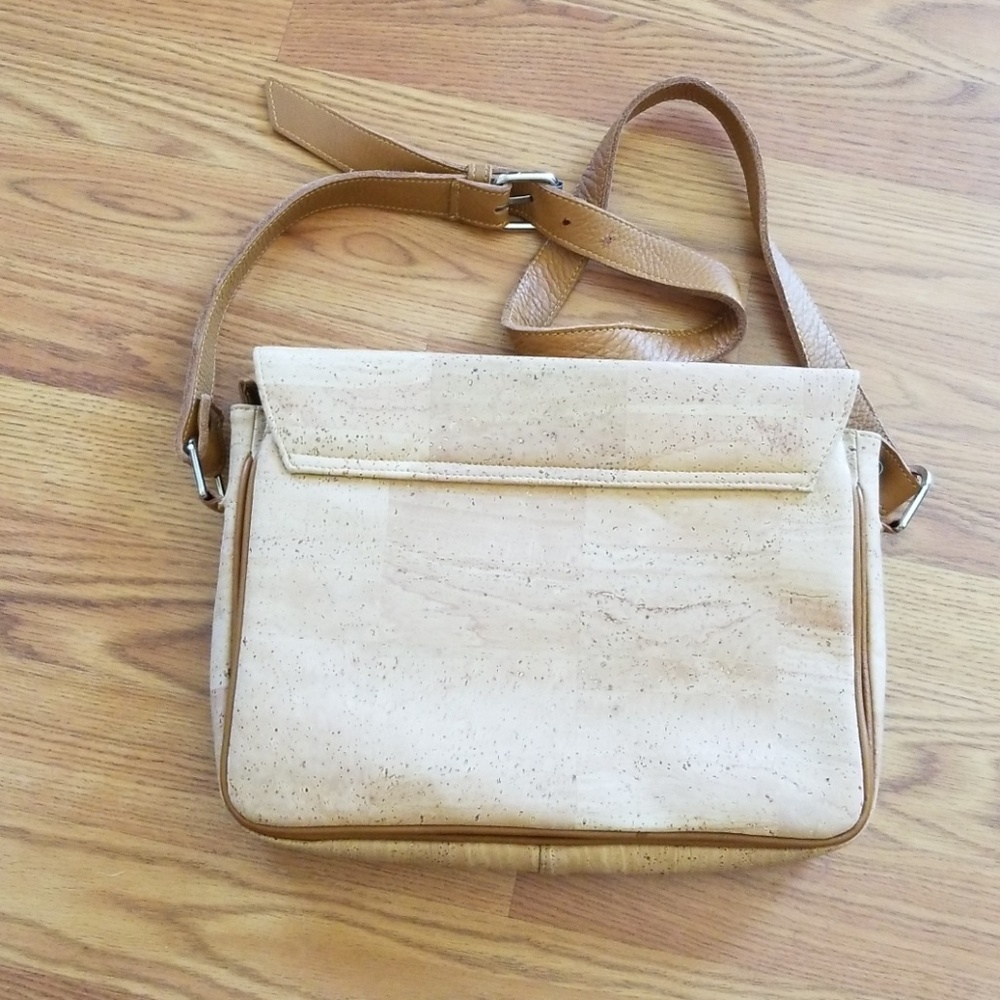 Sold! boho tan crossbody cork and leather purse - Picture 4 of 8